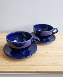 Kop en schotel blauw glazuur 2 stuks