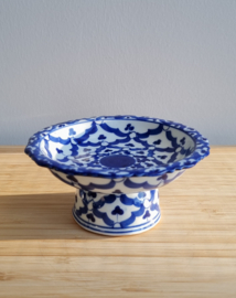 Schaaltje op voet porselein Azië