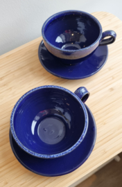 Kop en schotel blauw glazuur 2 stuks