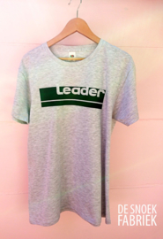 T-shirt leader