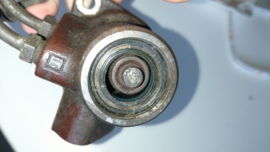 Bovenste keerring op het rondsel van het stuurhuis