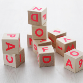 ooh noo alphabet blocks (roze)