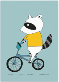 Studio Rainbow Prints - A5 Poster Wasbeer op fiets (blauw)