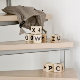 ooh noo alphabet blocks (zwart)