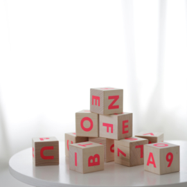ooh noo alphabet blocks (roze)