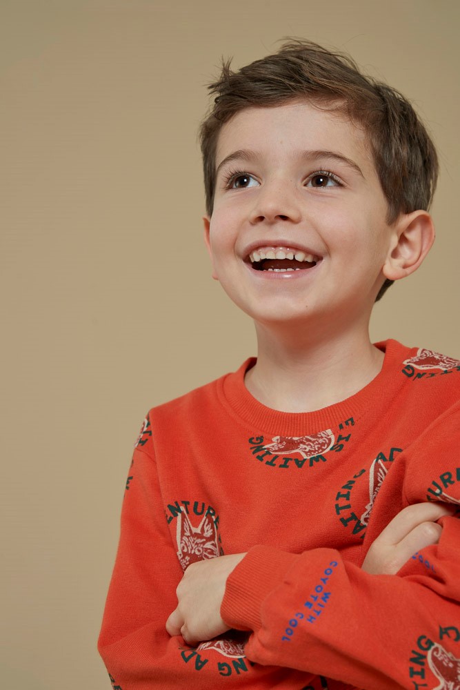 Sturdy sweater aop oranje Chasing Trails
