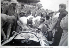 Mercedes-Benz W196 #18 Fangio - Neubauer/Nallinger/Uhlenhaut - Nurburgring 1954