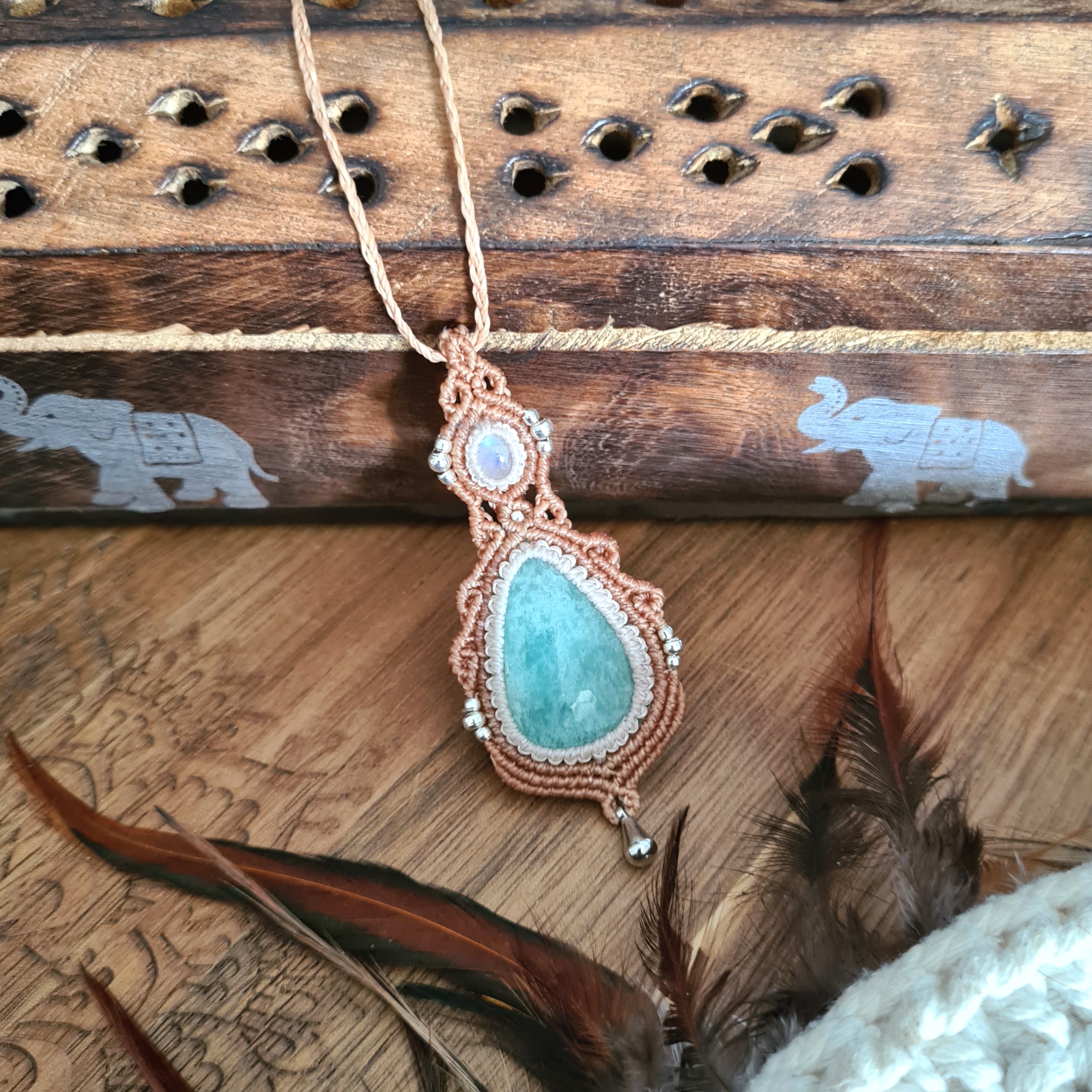 Macramé ketting Amazoniet en Maansteen
