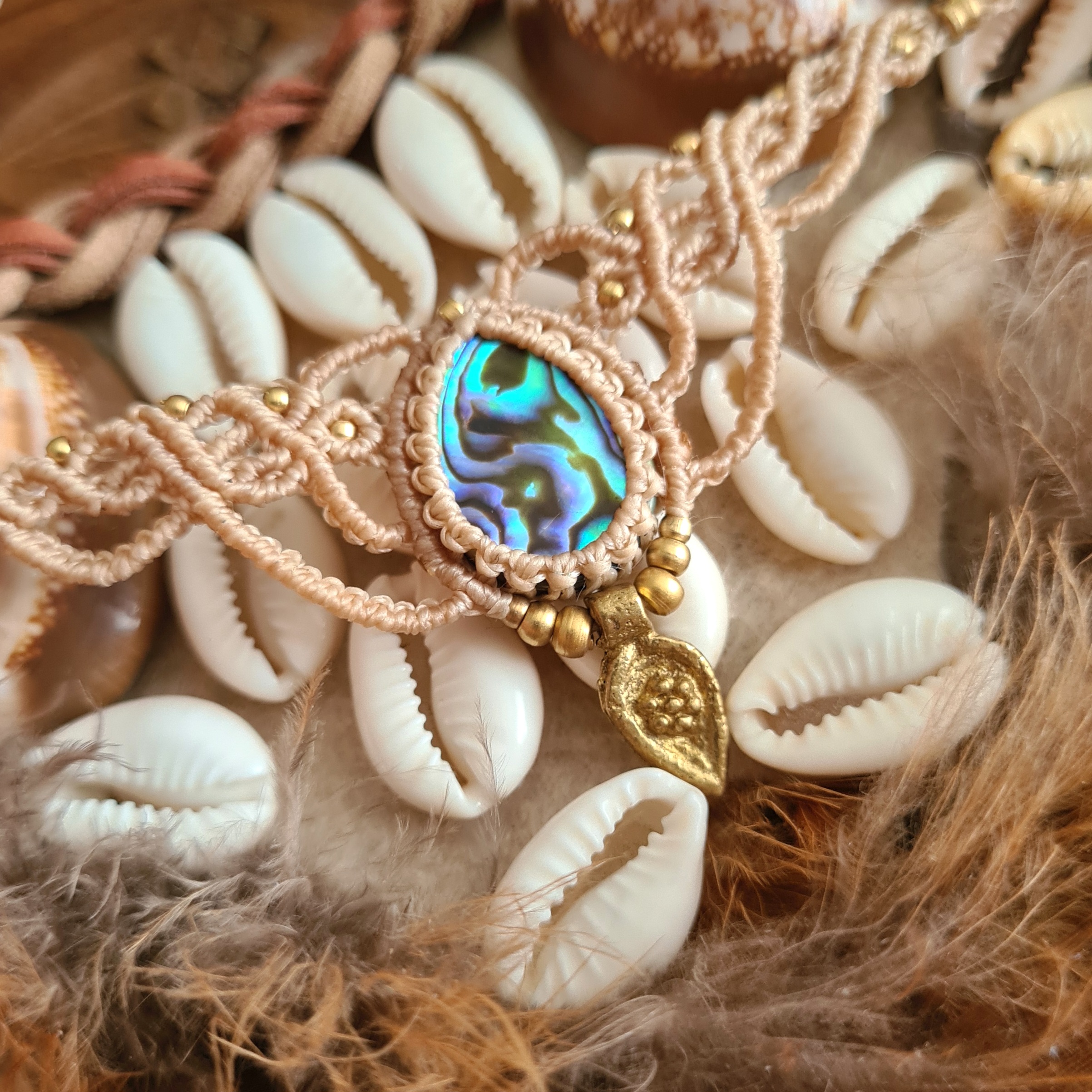 Macramé choker Abalone