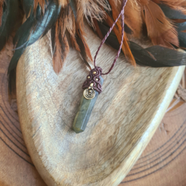 Macramé pendant Labradoriet