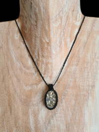 Wrapped stone ketting Pyriet