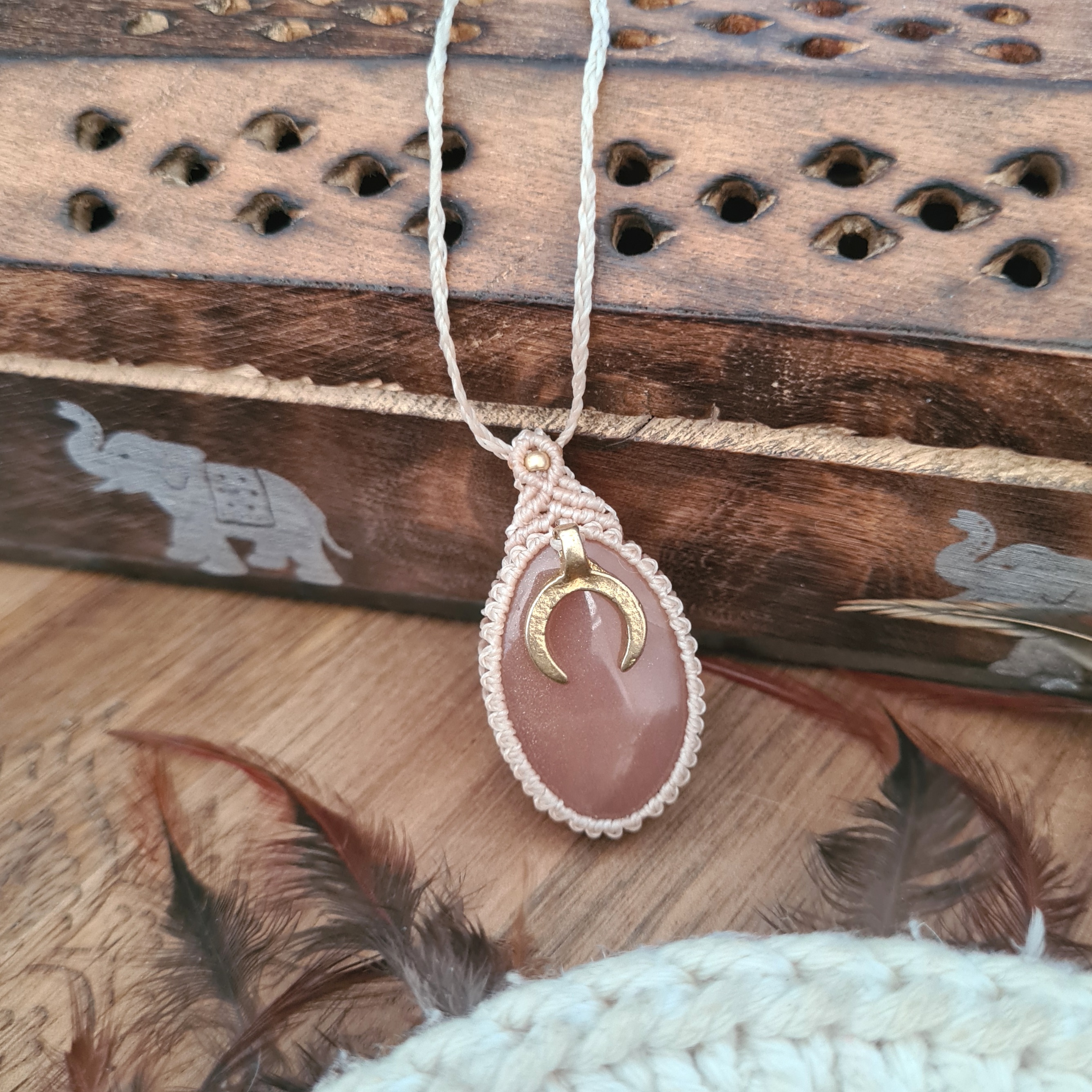 Macramé ketting Maansteen Peach
