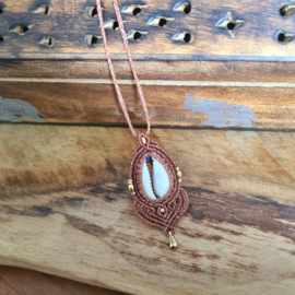 Macramé ketting Kauri schelp