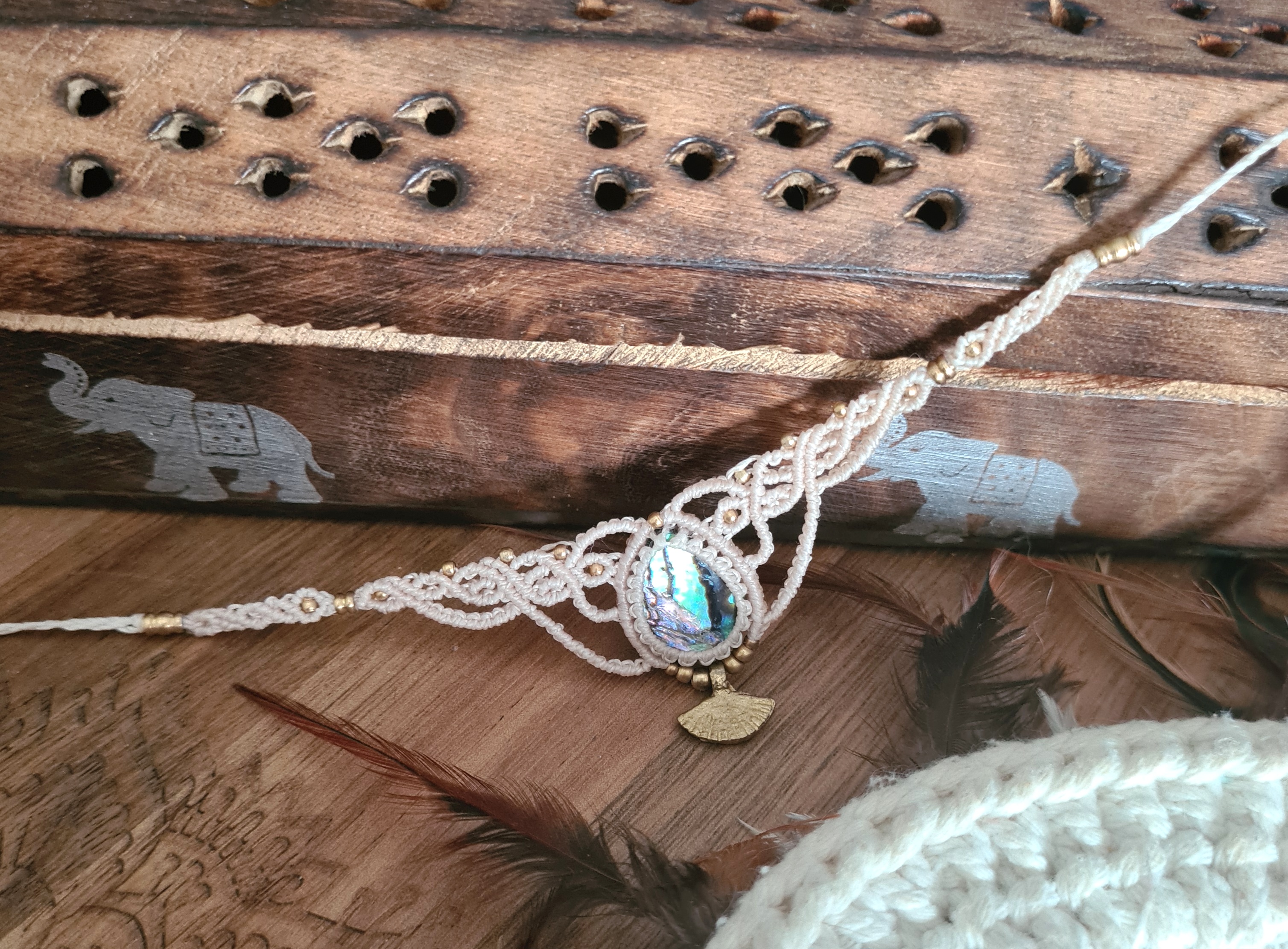 Macramé choker Abalone