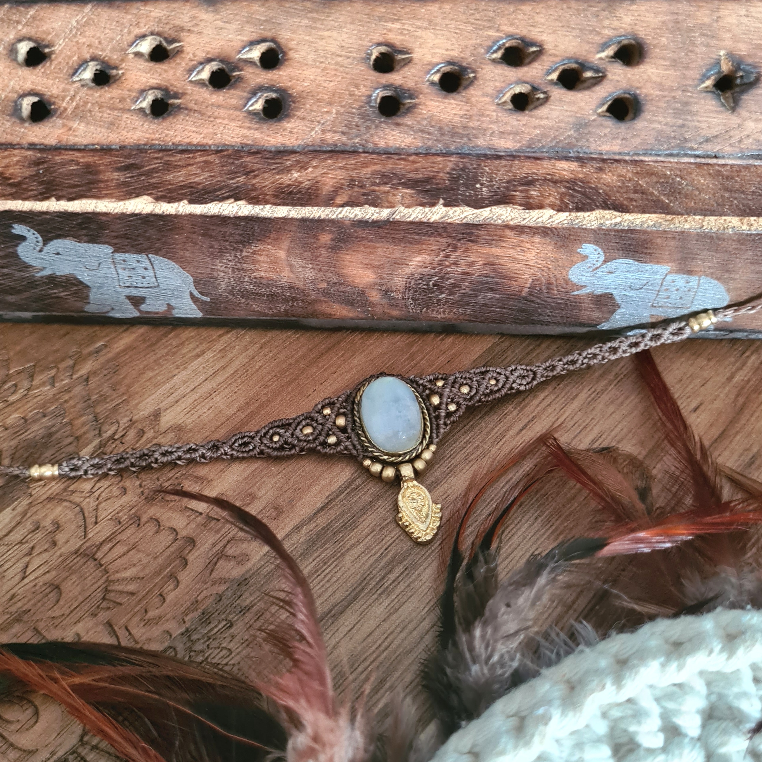 Macramé choker Maansteen
