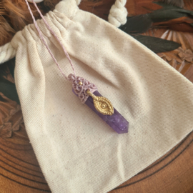 Macramé pendant Amethist