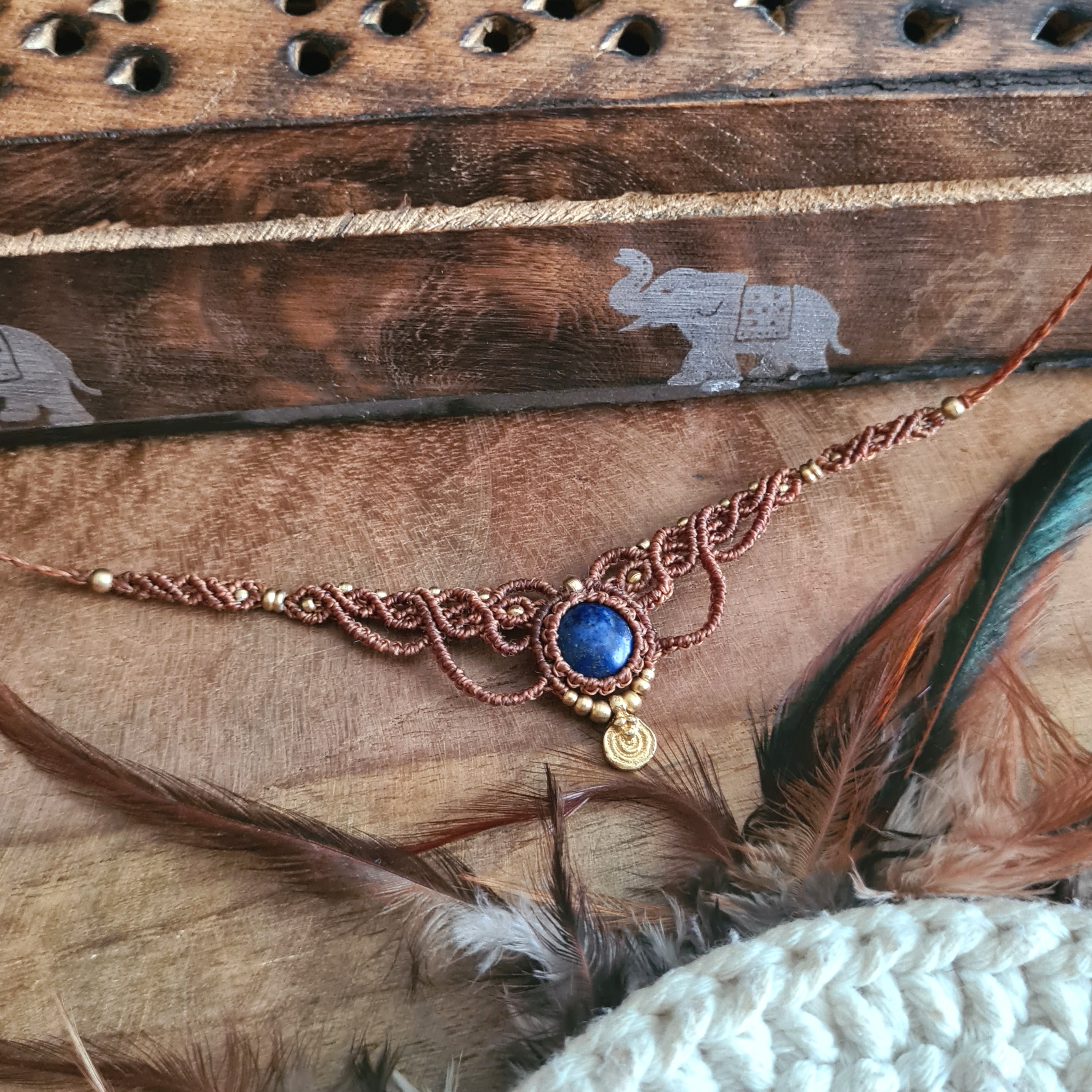 Macramé choker Lapis Lazuli