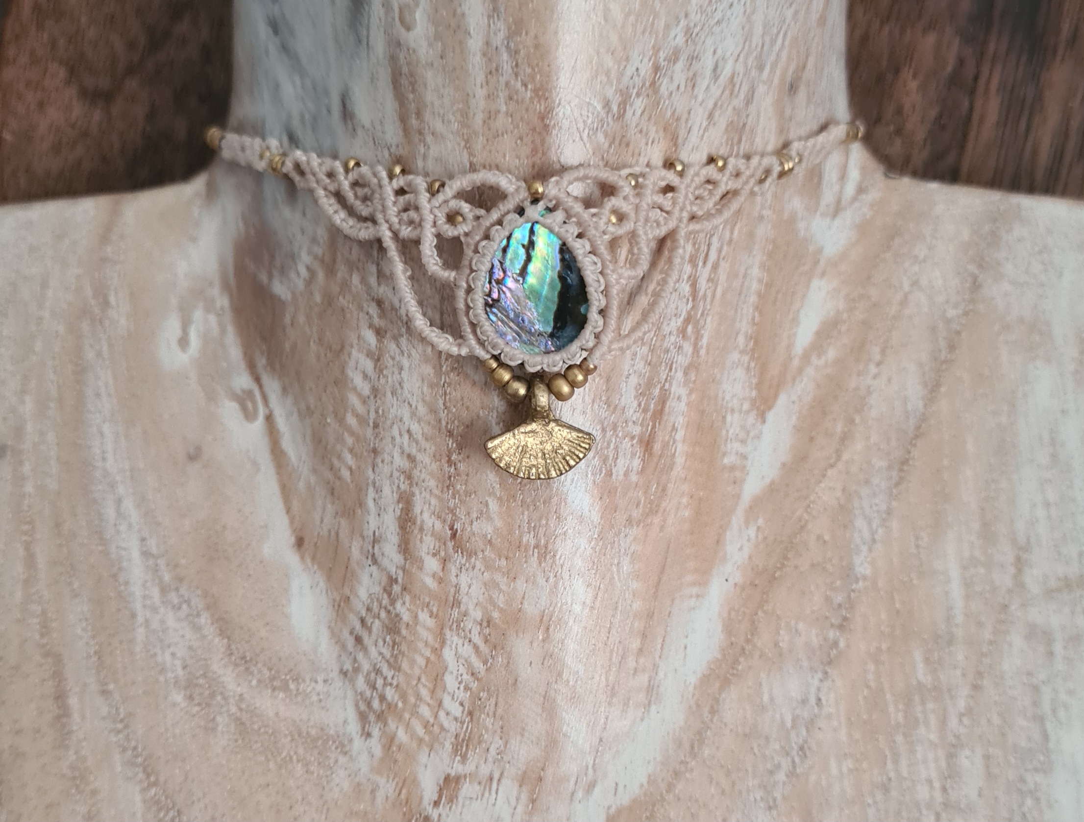Macramé choker Abalone