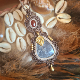 Macramé ketting Mosagaat en rode Agaat