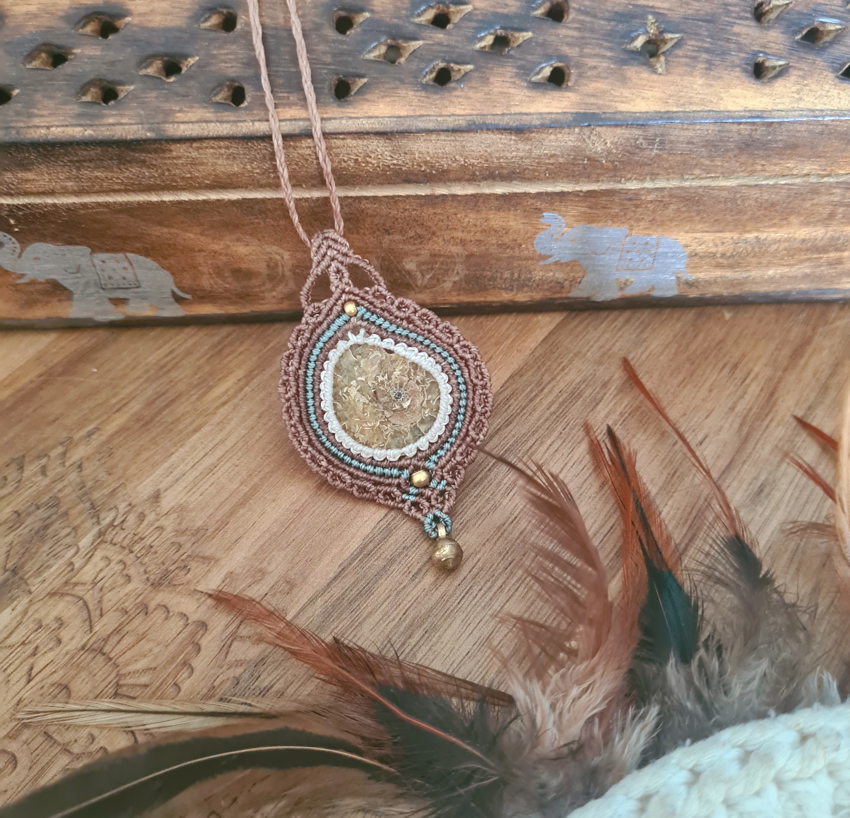 Macramé ketting Ammoniet