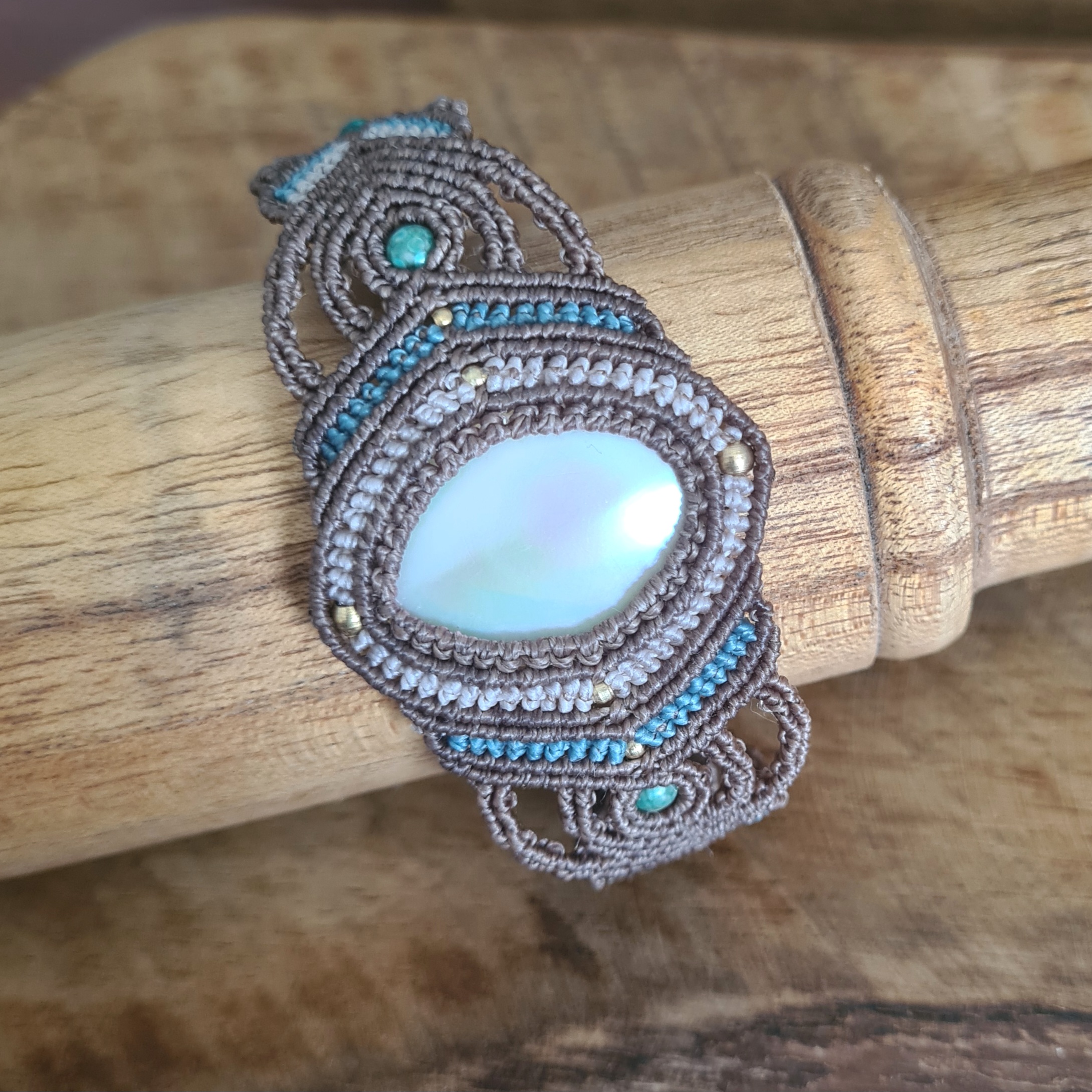 Macramé armband Parelmoer