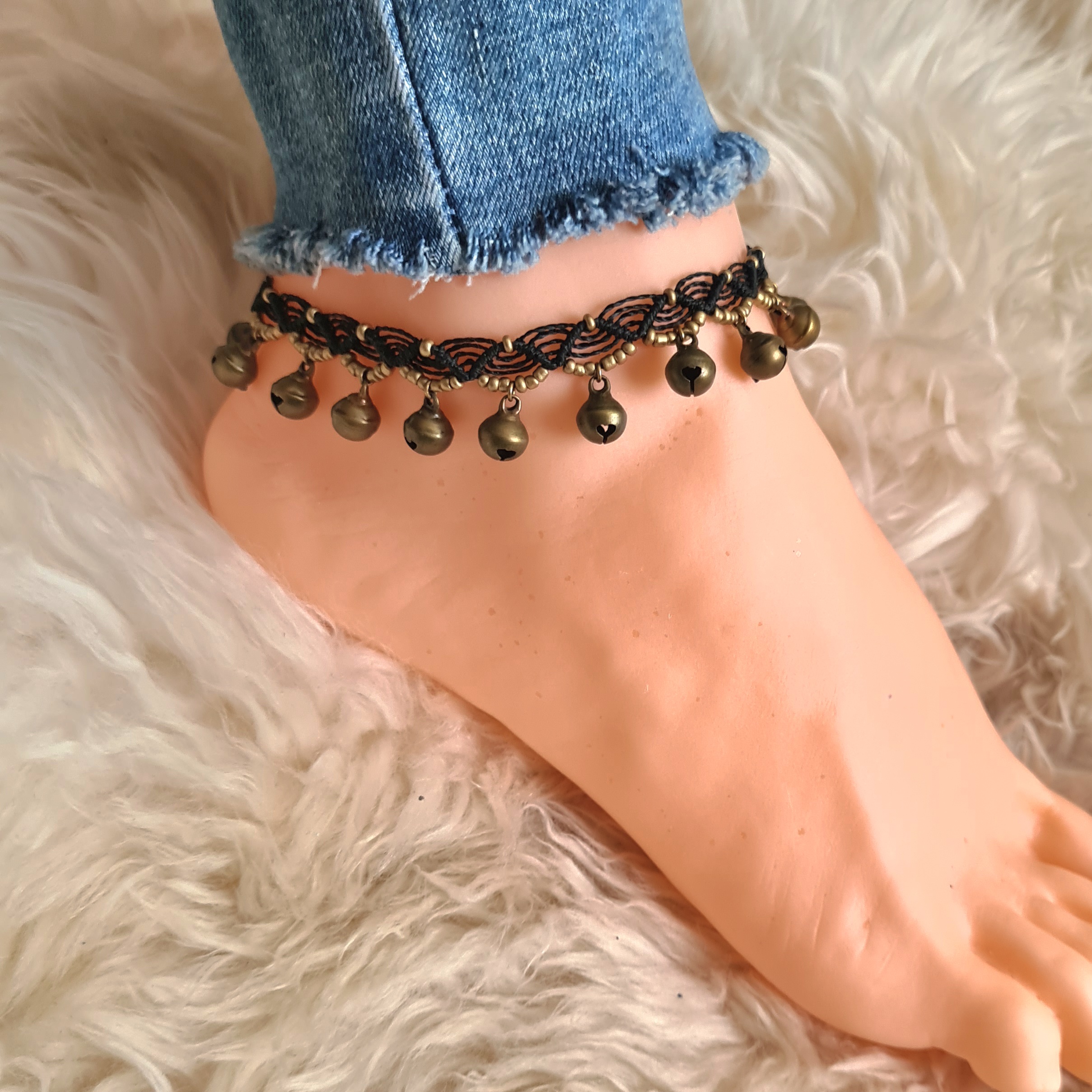 Macramé enkelbandje Belletjes