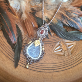 Macramé ketting Mosagaat en rode Agaat