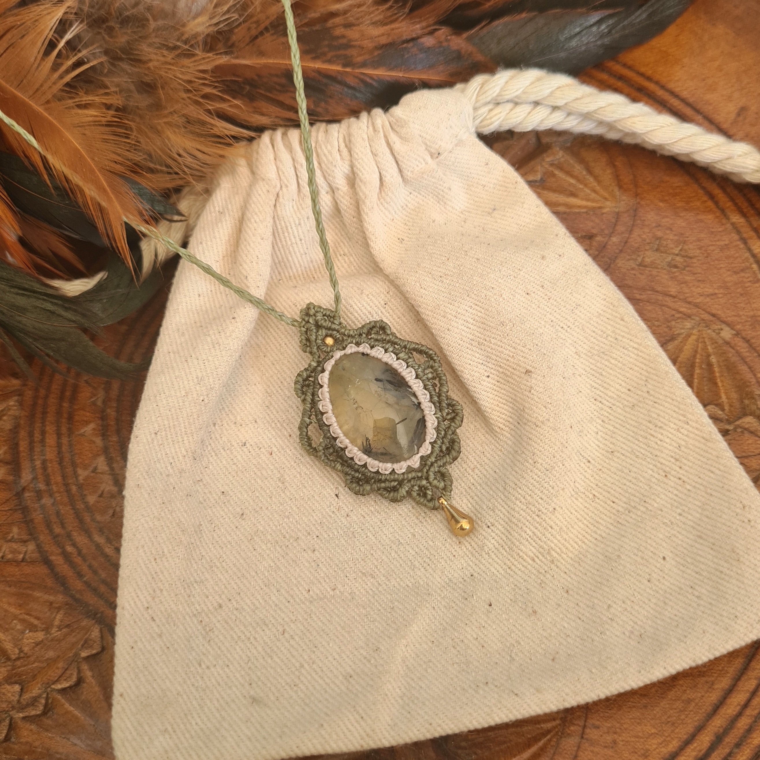 Macramé ketting Prehniet