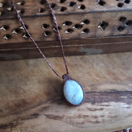 Macramé ketting  Aquamarijn