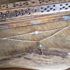 Double layered choker Maansteen