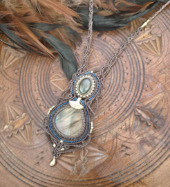 Macramé ketting Labradoriet
