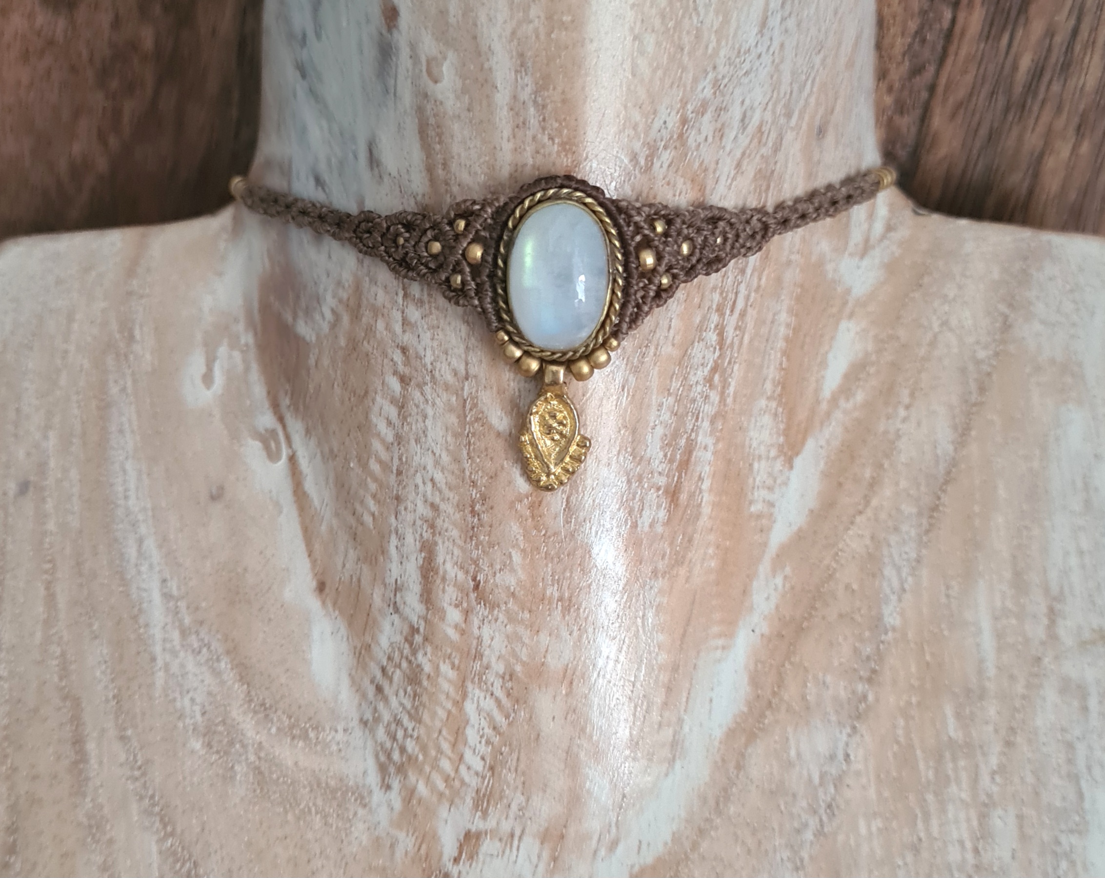 Macramé choker Maansteen