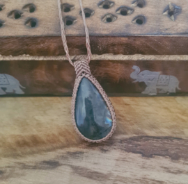 Macramé ketting Labradoriet