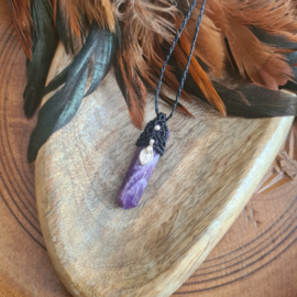 Macramé pendant Amethist