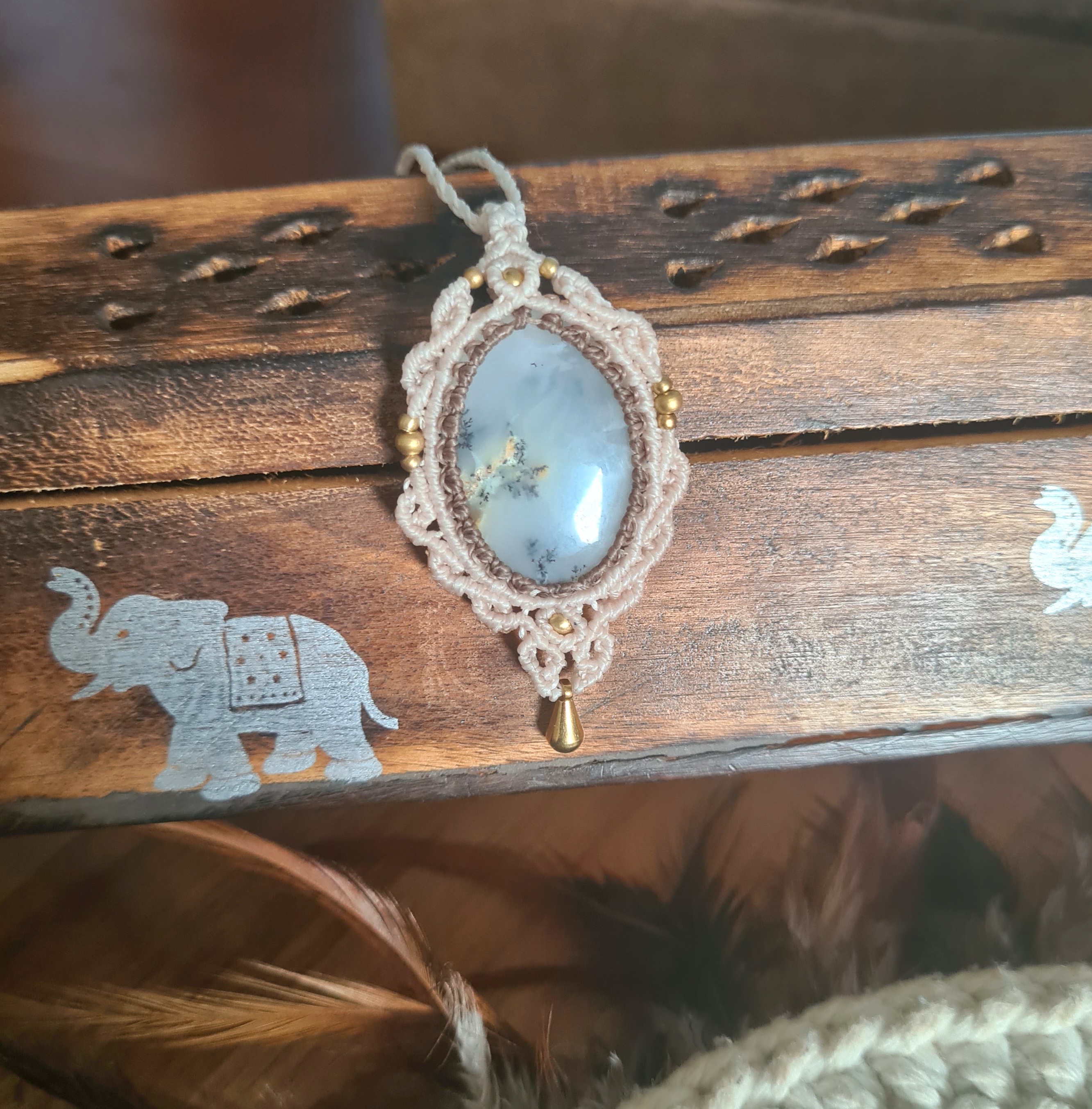 Macramé ketting Dendriet Opaal