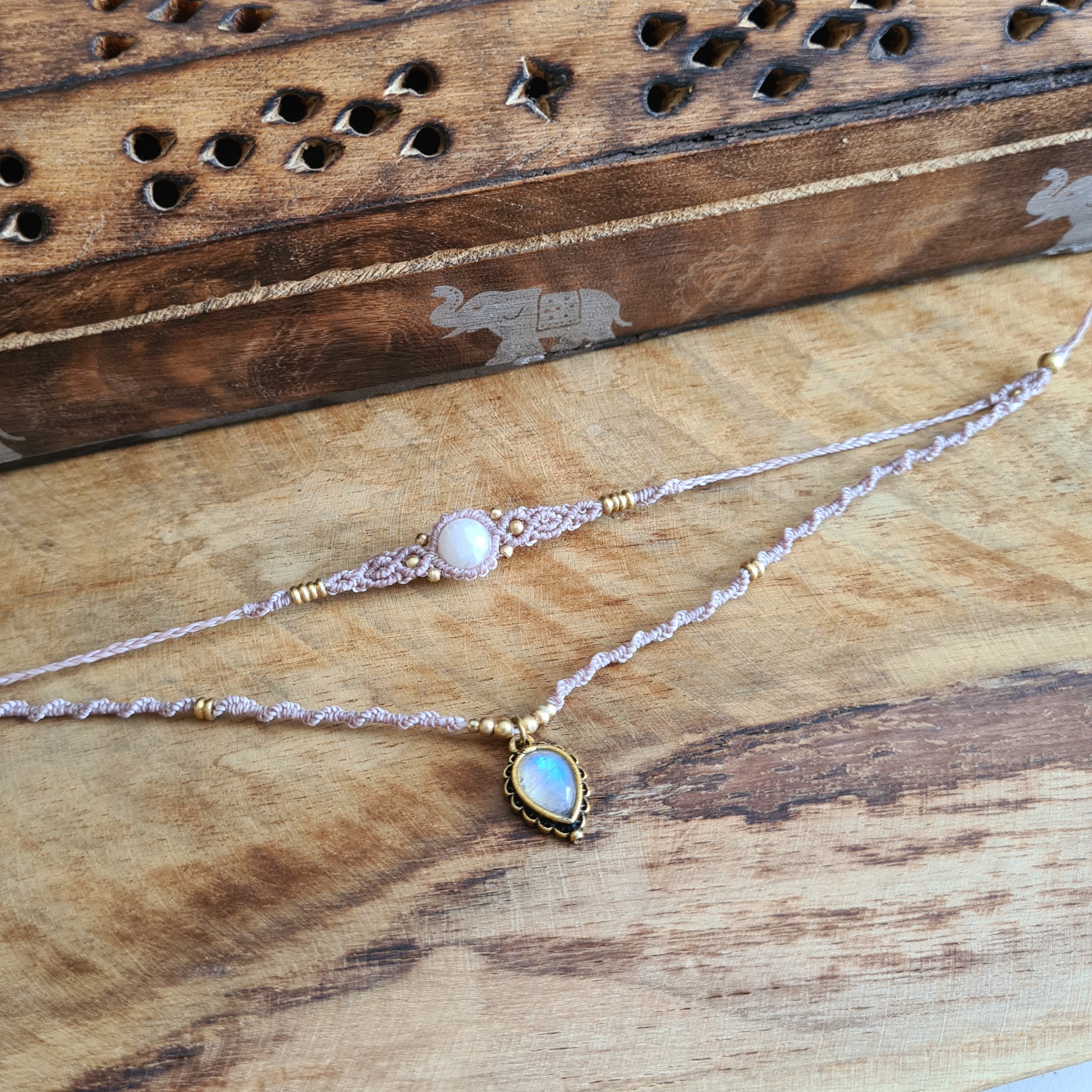 Double layered choker Maansteen