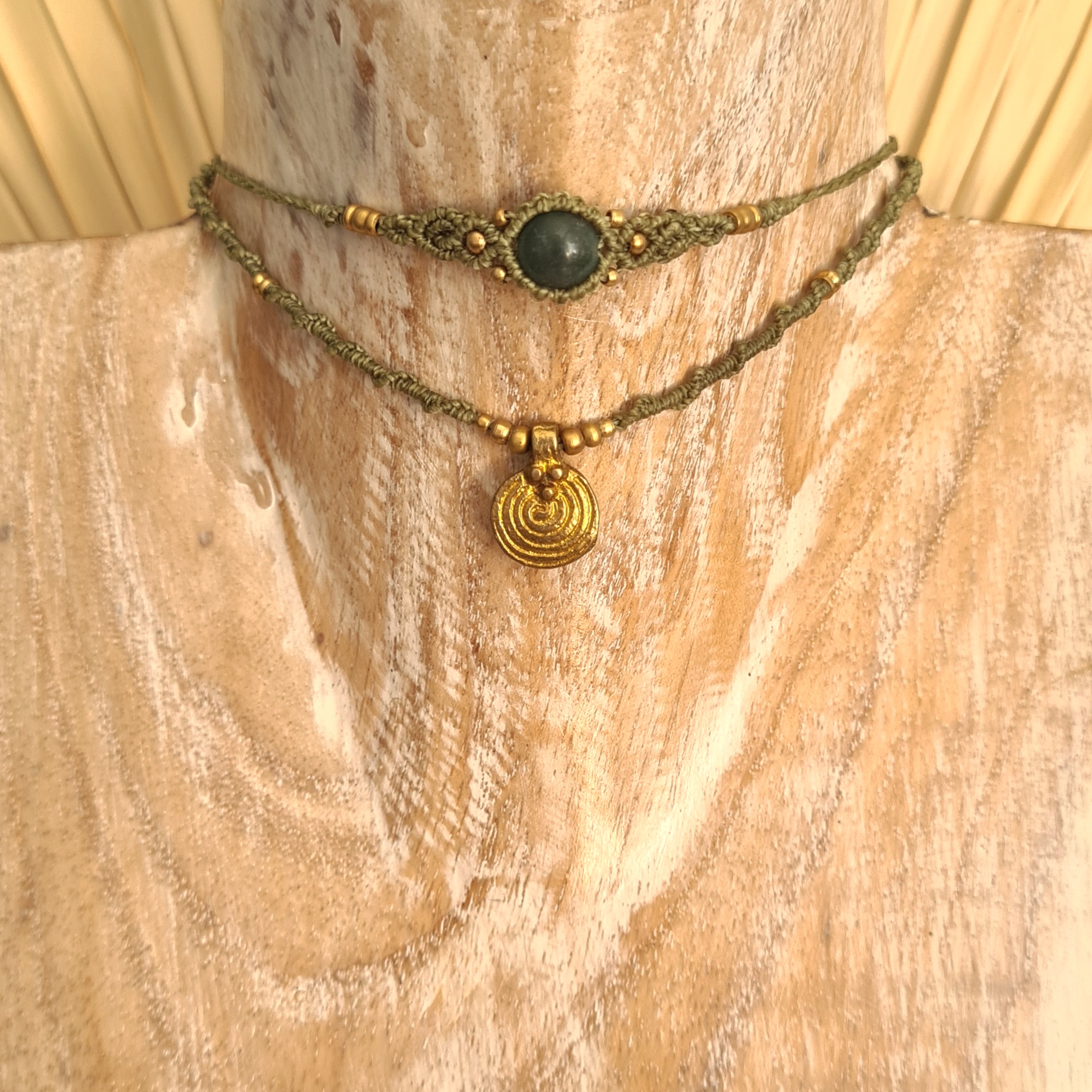 Double layered choker Mosagaat