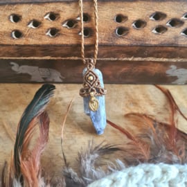 Macramé pendant Blauwe Kyaniet