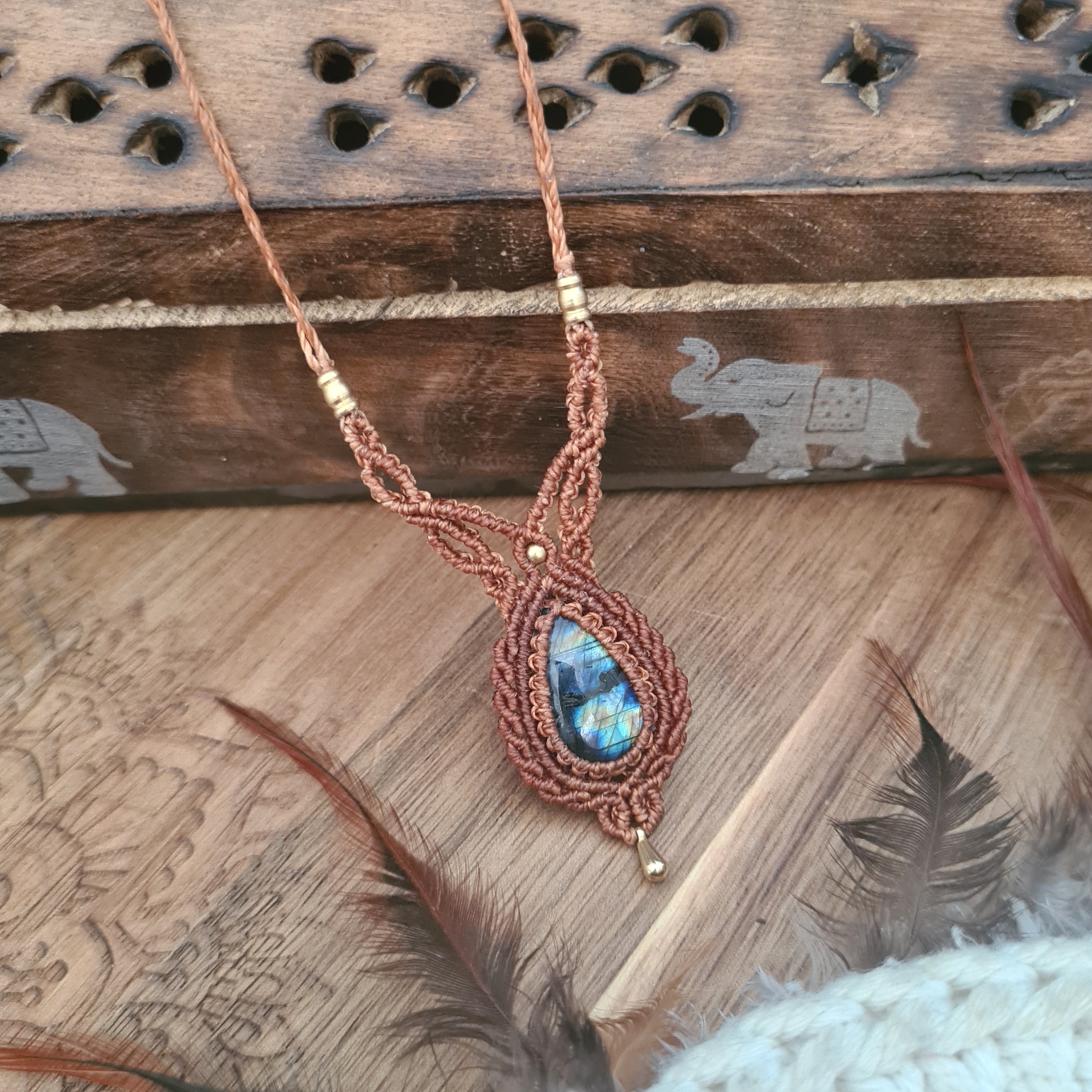 Macramé ketting Labradoriet
