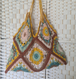 Ibiza strandtas Granny square "Bruin"