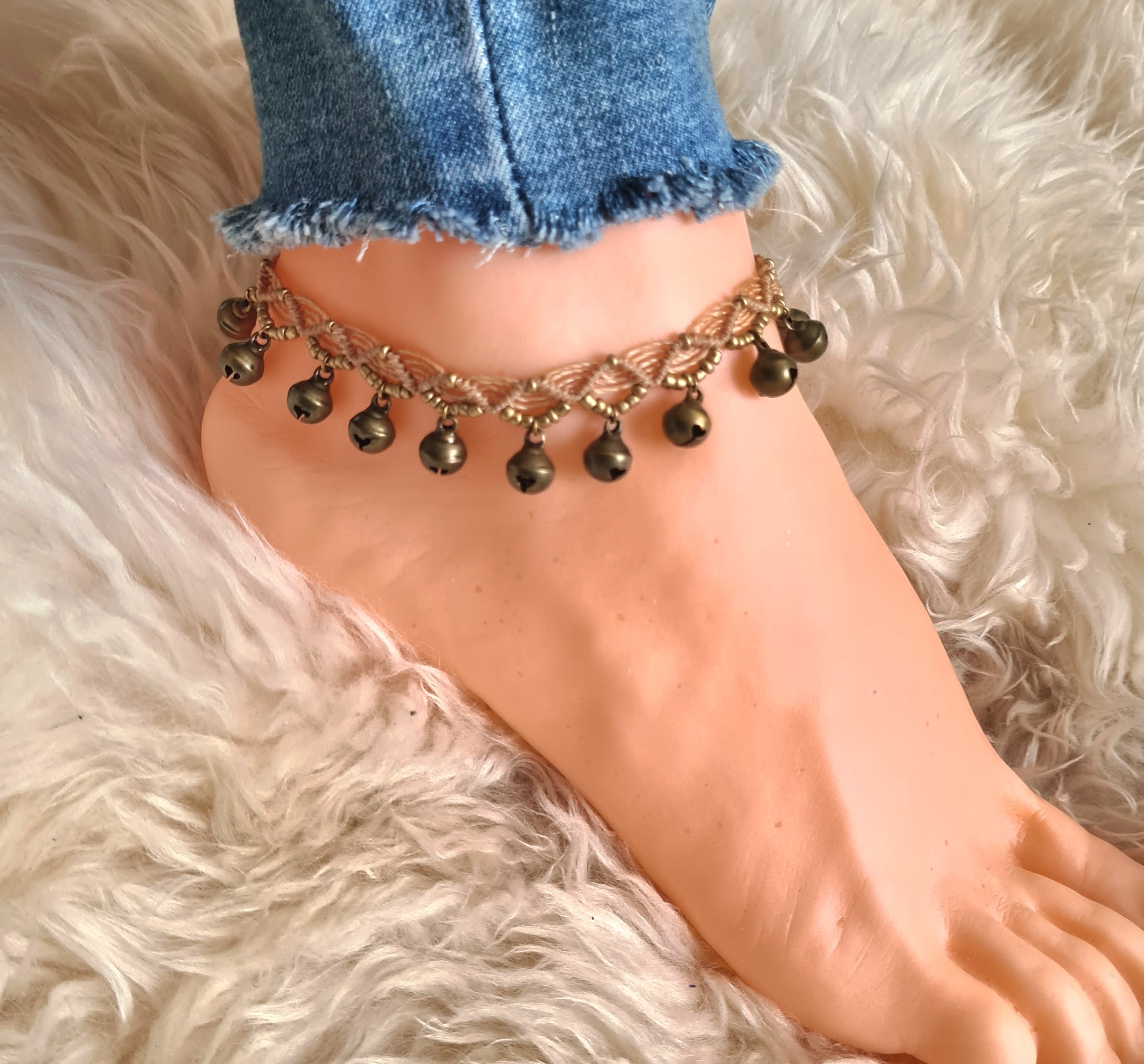 Macramé enkelbandje Belletjes
