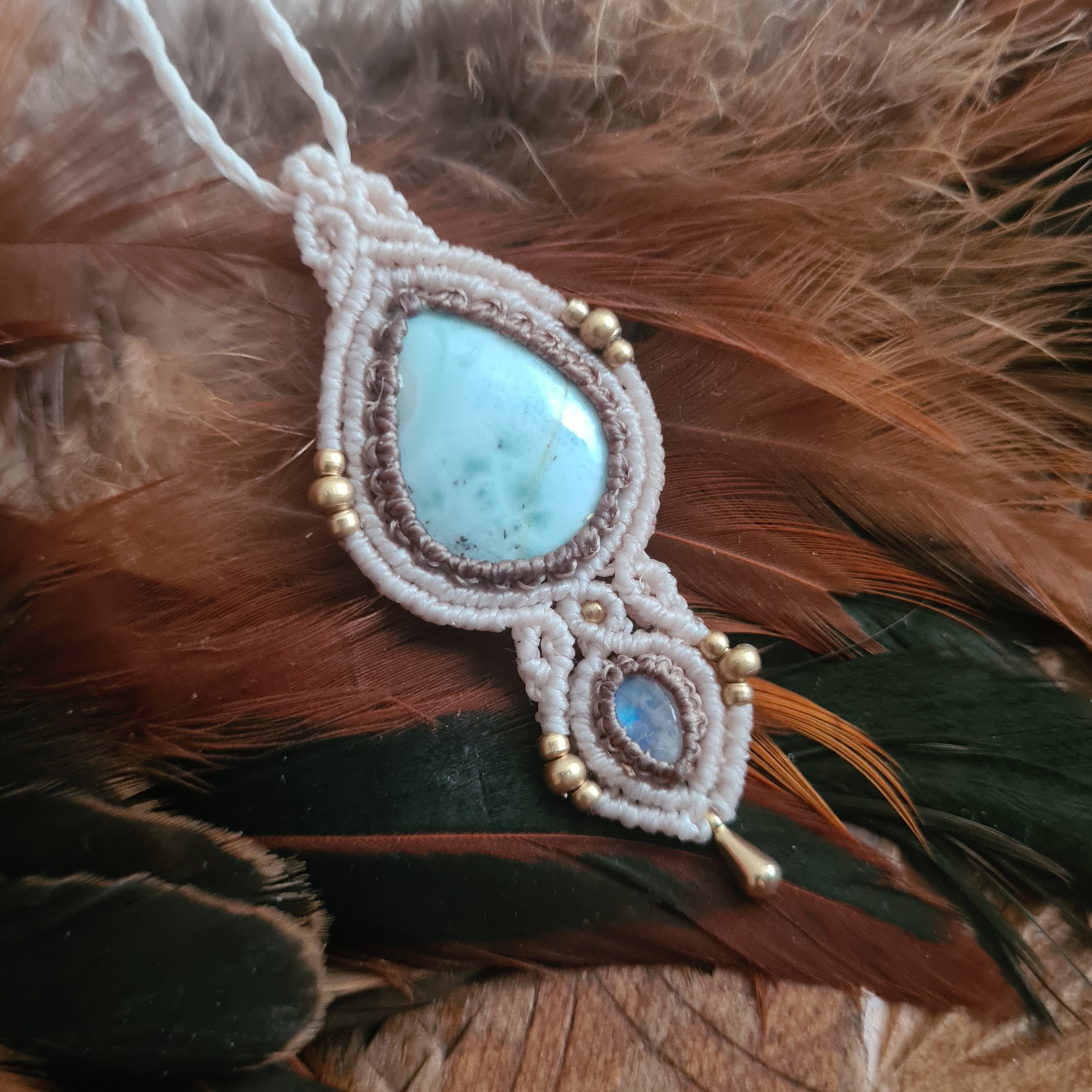 Macramé ketting Larimar en Maansteen