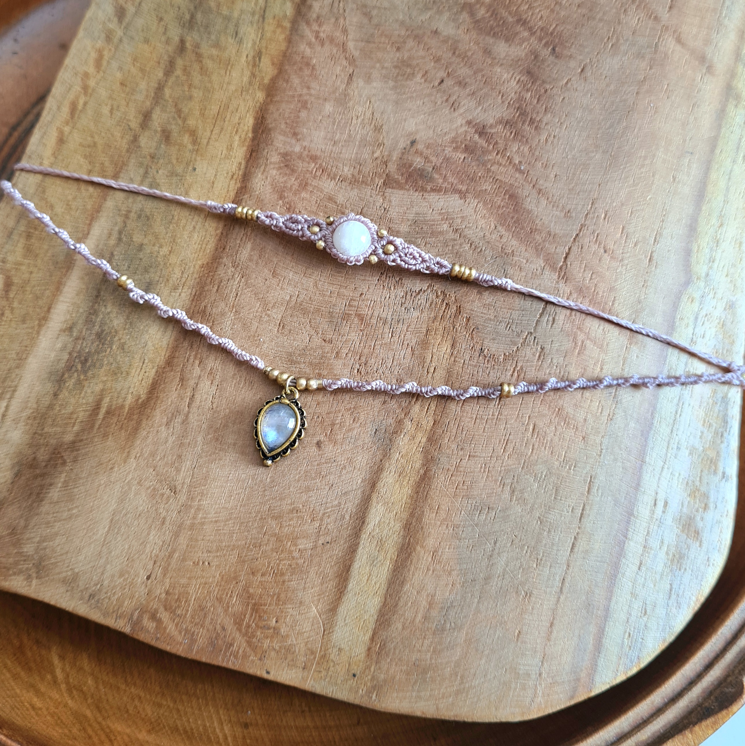 Double layered choker Maansteen