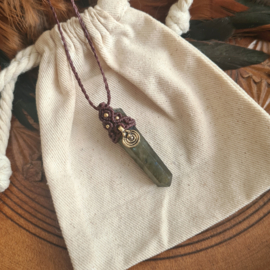 Macramé pendant Labradoriet