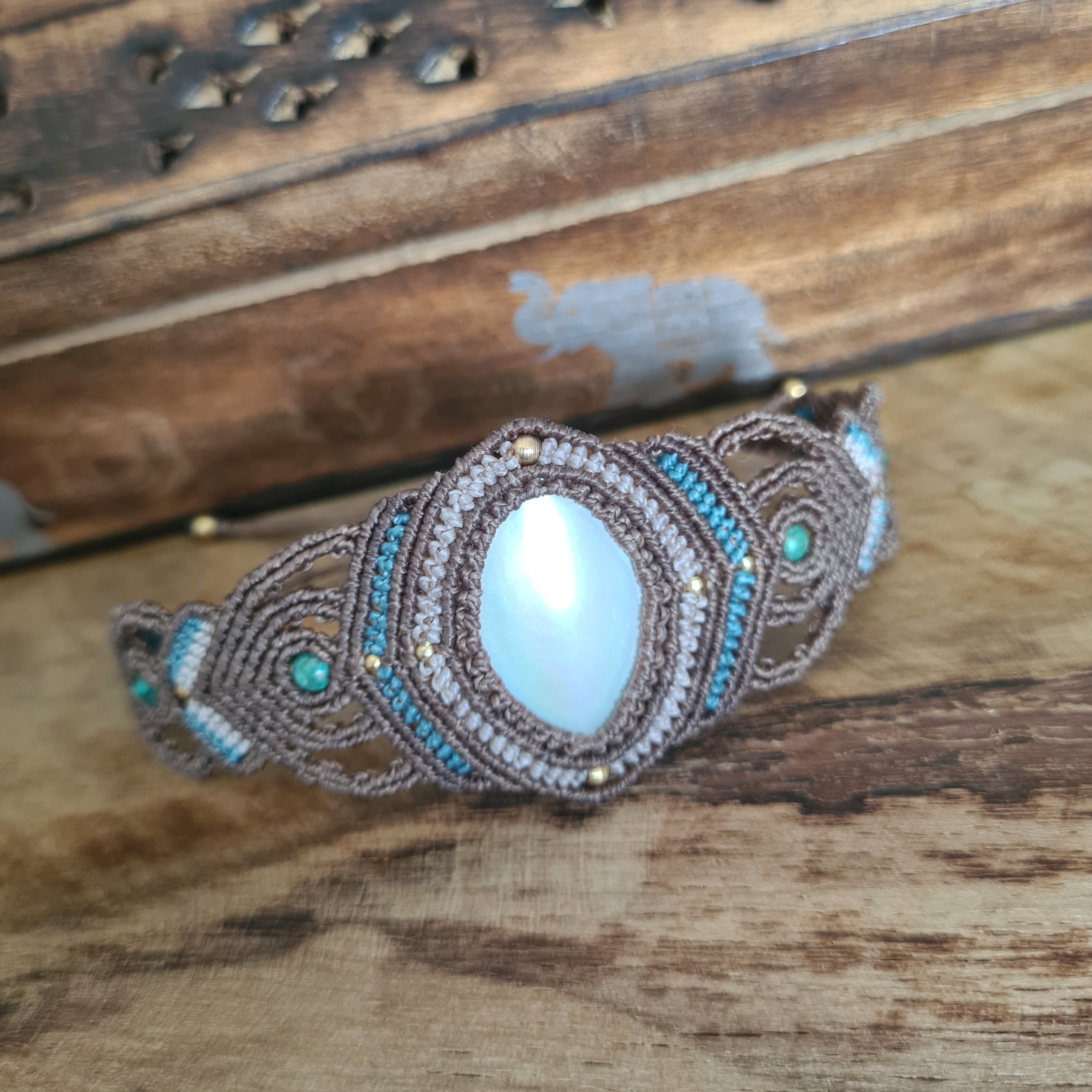 Macramé armband Parelmoer
