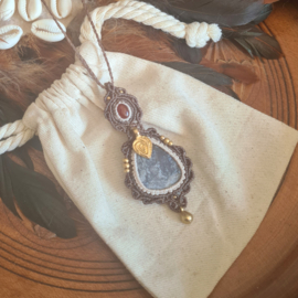 Macramé ketting Mosagaat en rode Agaat