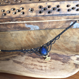Macramé choker Lapis Lazuli