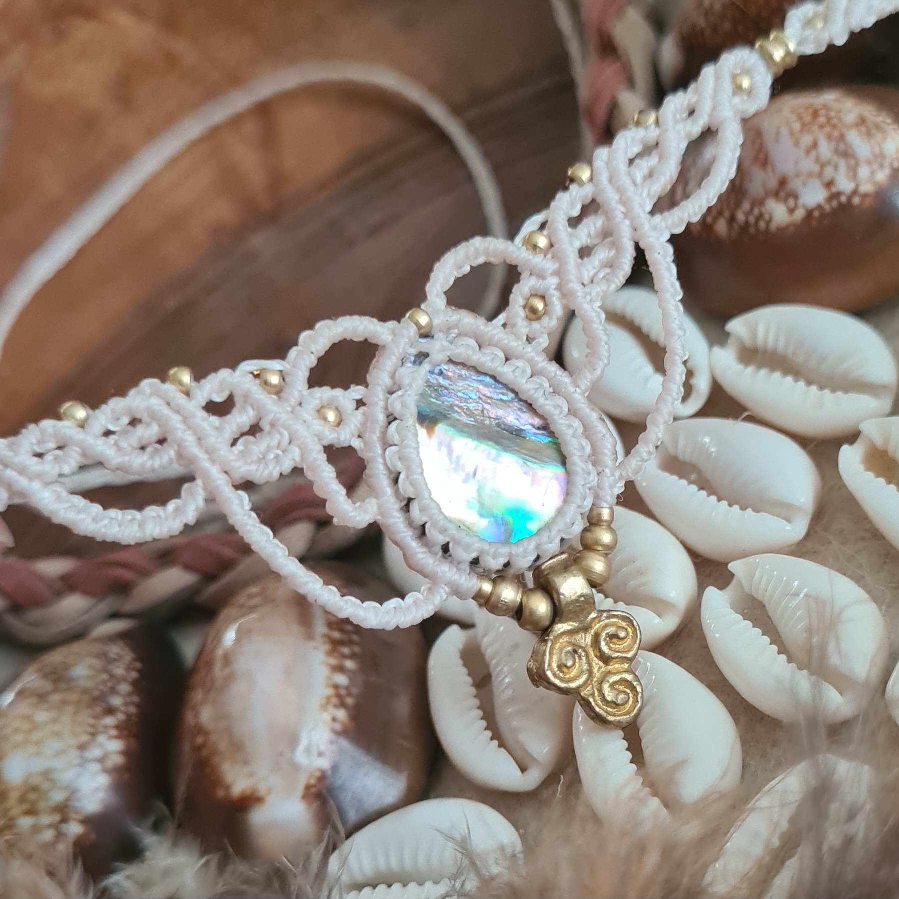 Macramé choker Abalone