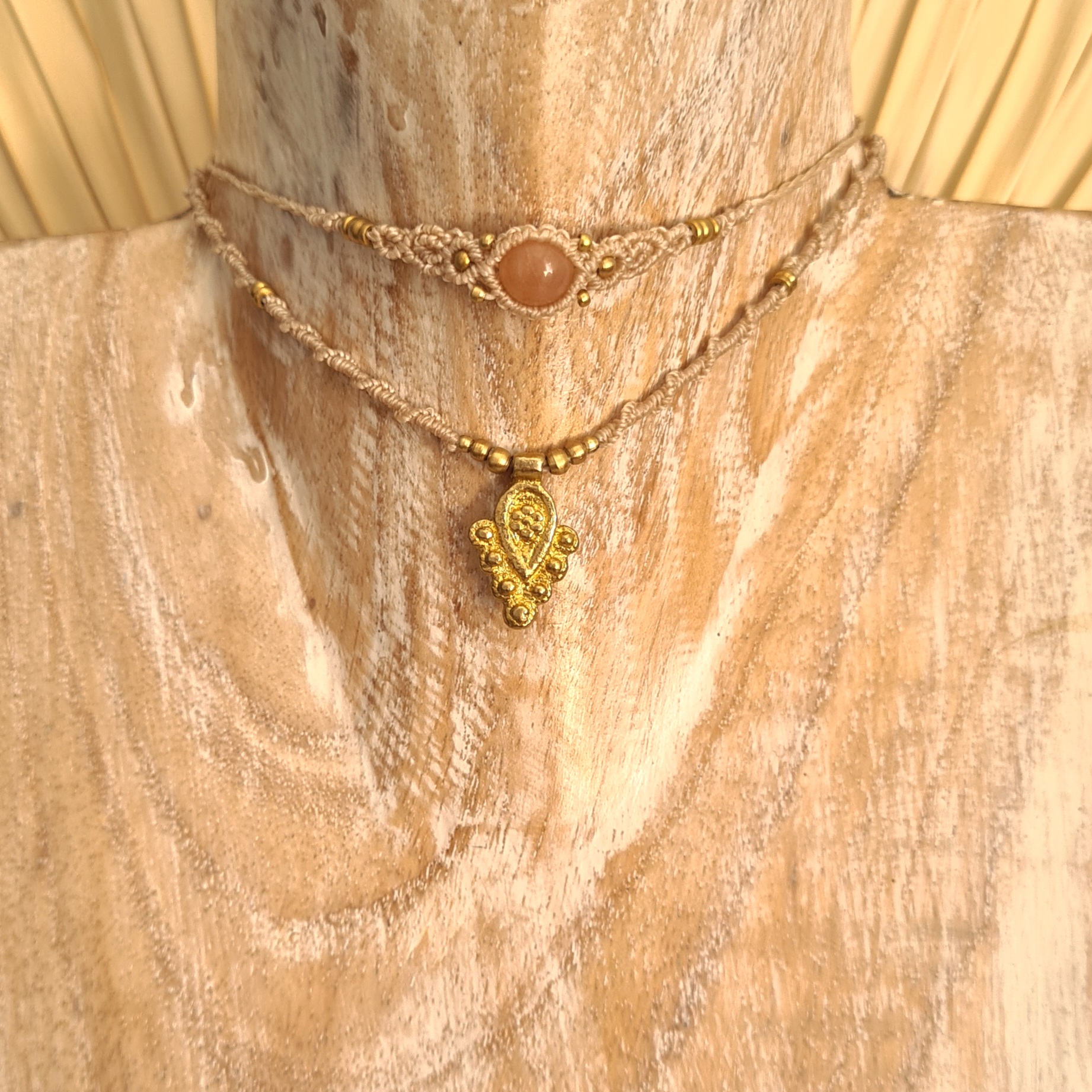 Double layered choker Maansteen