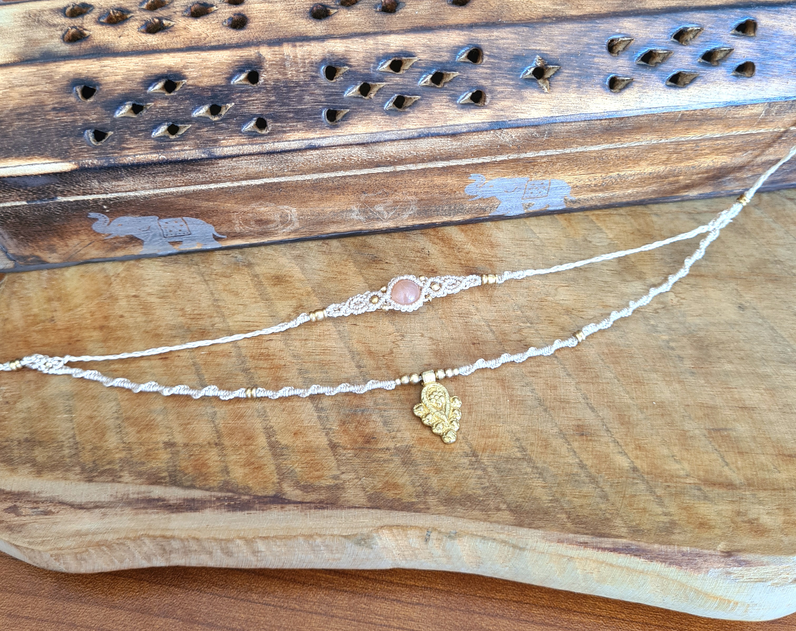 Double layered choker Maansteen